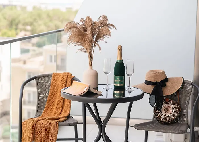 Viso In Odyssey Pool &