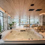 Viso In Odyssey Pool & Mamaia