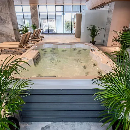 Viso In Odyssey Indoor Pool & アパート ママイア