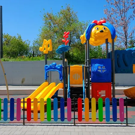 Viso In Odyssey Indoor Pool & *