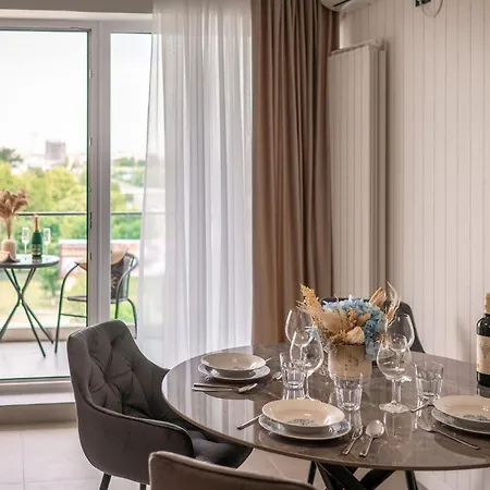 Viso In Odyssey Indoor Pool & *