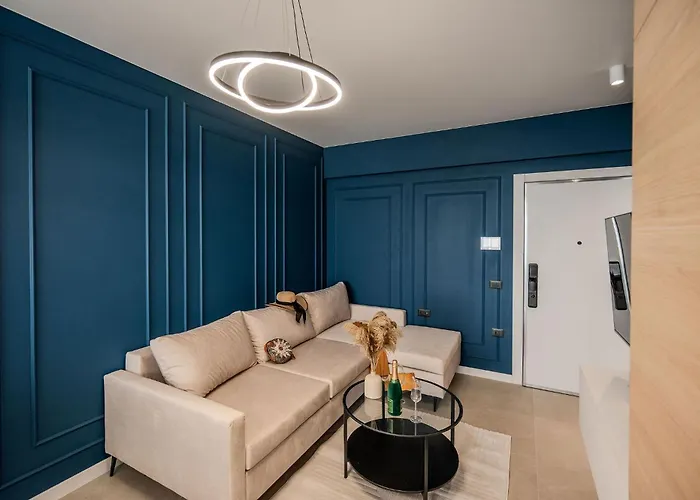 Viso In Odyssey Pool &