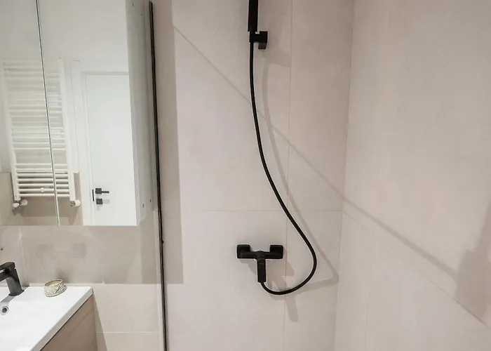 Viso In Odyssey Pool &