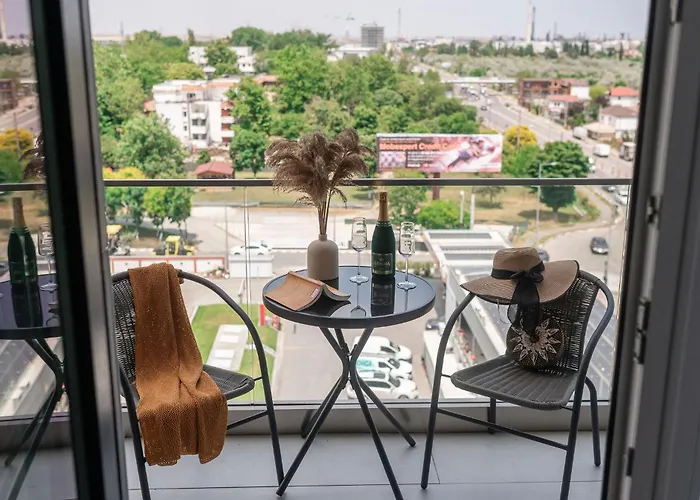 Viso In Odyssey Pool &