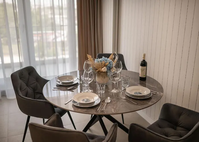 Viso In Odyssey Pool & * Mamaia